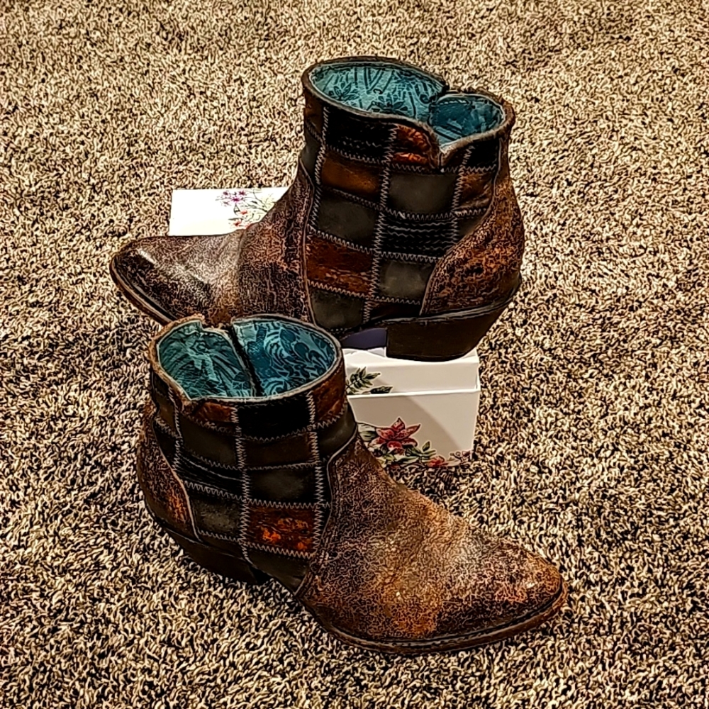 Corral Leather ankle boots Style 17840 all leather Western hand-finished